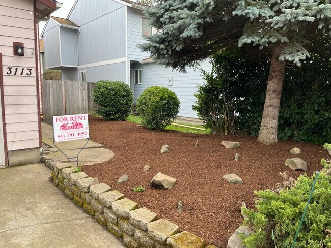 3113 NE Flintlock Pl in Corvallis, OR - Building Photo - Building Photo