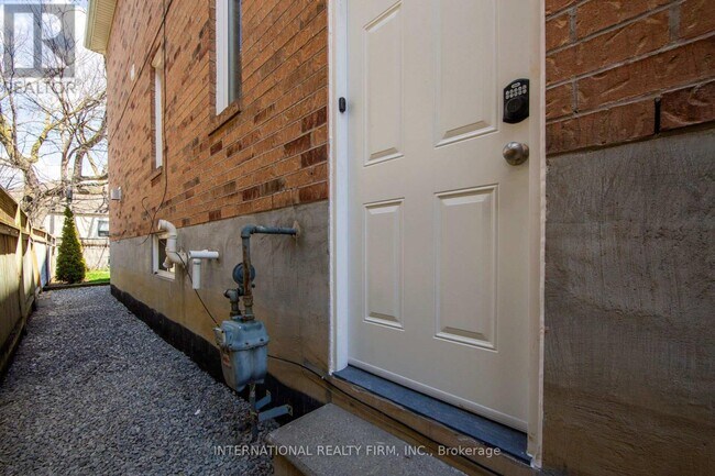 1051 Caven St in Mississauga, ON - Building Photo - Building Photo
