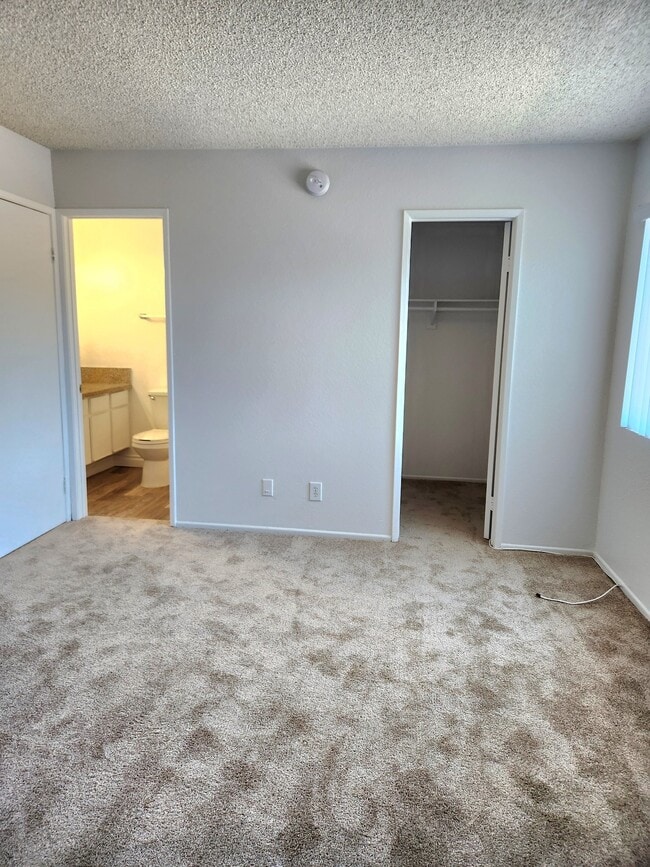 8726 Independence Ave, Unit 219I in Los Angeles, CA - Building Photo - Building Photo