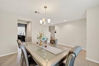 8007 Carillon Way in Rosharon, TX - Foto de edificio - Building Photo