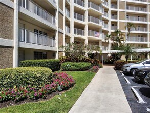 3090 N Course Dr in Pompano Beach, FL - Building Photo - Building Photo