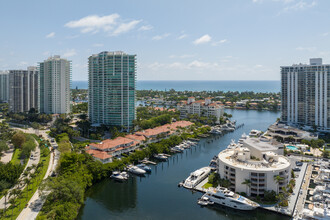 Bella Vista South in Miami, FL - Building Photo - Building Photo