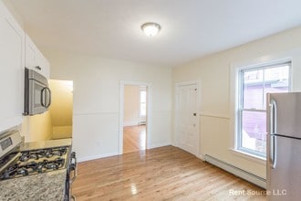 23 Cottage Ave, Unit 1 in Somerville, MA - Building Photo - Building Photo