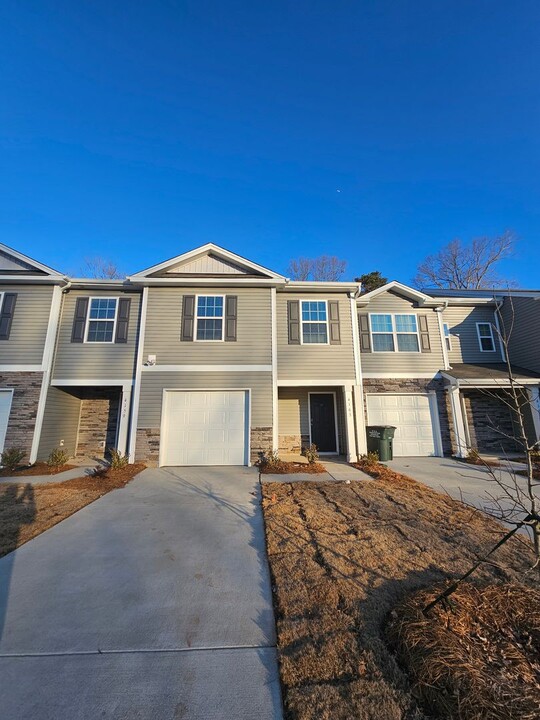 4163 Lurelin Rd in Charlotte, NC - Building Photo