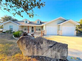 849 Scenic Hills Dr in Canyon Lake, TX - Building Photo