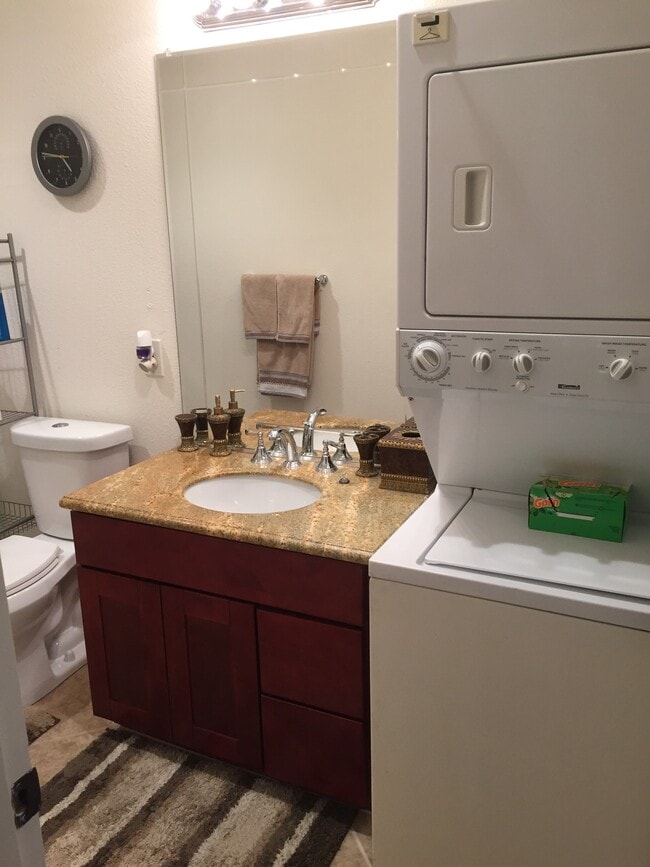 16868 Ridge Cliff Dr, Unit # A in Riverside, CA - Foto de edificio - Building Photo