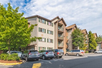 Creston Point in Seattle, WA - Building Photo - Building Photo