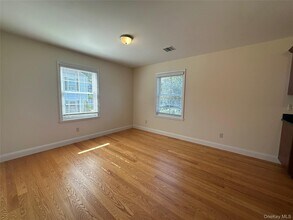 67 W Main St in Oyster Bay, NY - Building Photo - Building Photo