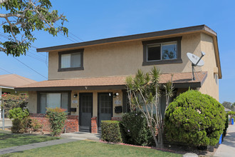 The Dakotas in Downey, CA - Building Photo - Building Photo