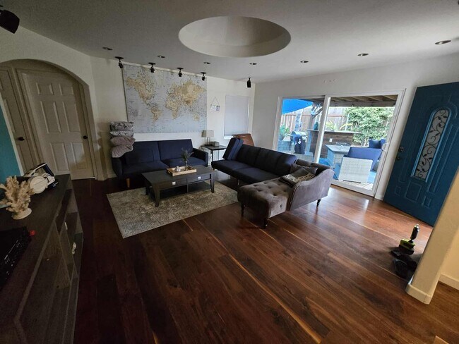 2645 Garnet Ave in San Diego, CA - Building Photo - Building Photo