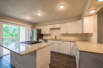 5590 Timber Ln in Shorewood, MN - Building Photo - Building Photo