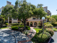 Royal Oaks in San Mateo, CA - Foto de edificio - Building Photo