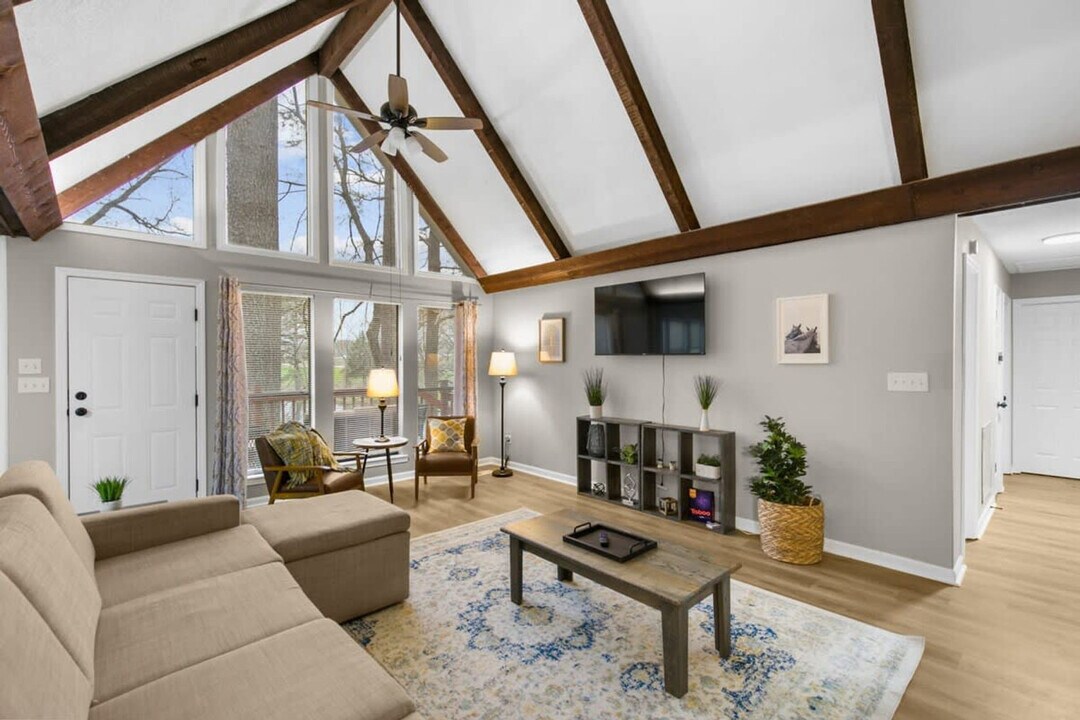 411 Valley Lake Dr in Birmingham, AL - Building Photo