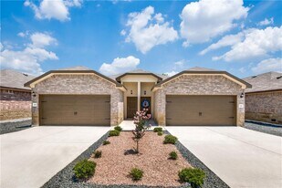 1112 Renee St in Seguin, TX - Building Photo