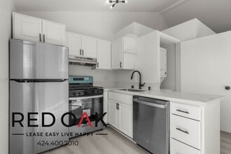 10304 Tujunga Canyon Blvd in Los Angeles, CA - Foto de edificio - Building Photo