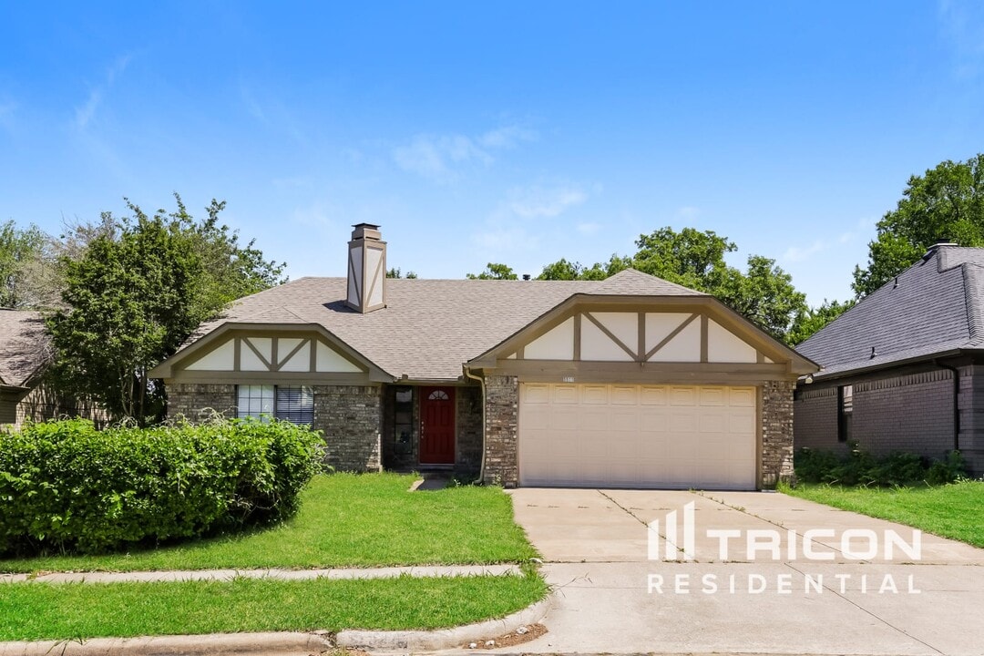 5511 Misty Crest Dr in Arlington, TX - Building Photo