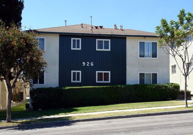 926 E Imperial Ave in El Segundo, CA - Foto de edificio - Building Photo