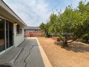 3329 Somerset Way in Carson City, NV - Building Photo - Building Photo