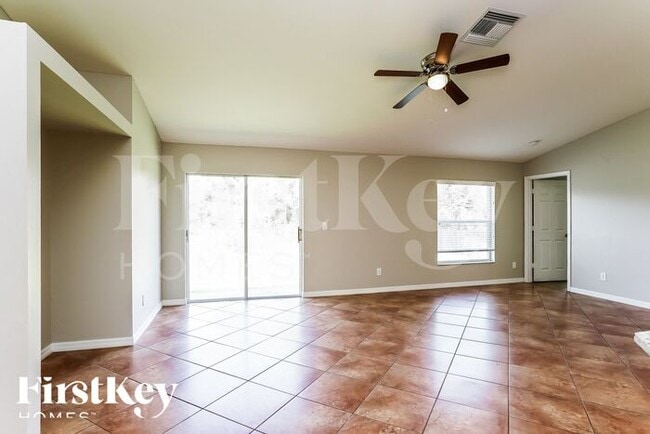3314 44th St SW in Lehigh Acres, FL - Foto de edificio - Building Photo