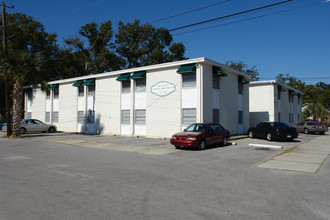 Carlieanna Garden Apartments in Pensacola, FL - Foto de edificio - Building Photo