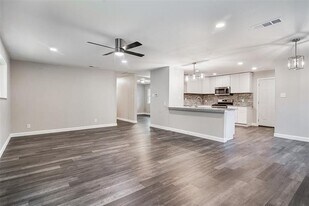 813 S Valentine Dr in Sherman, TX - Building Photo