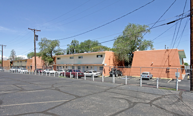 Luxor Apartments in Albuquerque, NM - Building Photo - Building Photo