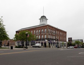 219-223 W Main St in Ravenna, OH - Building Photo - Building Photo