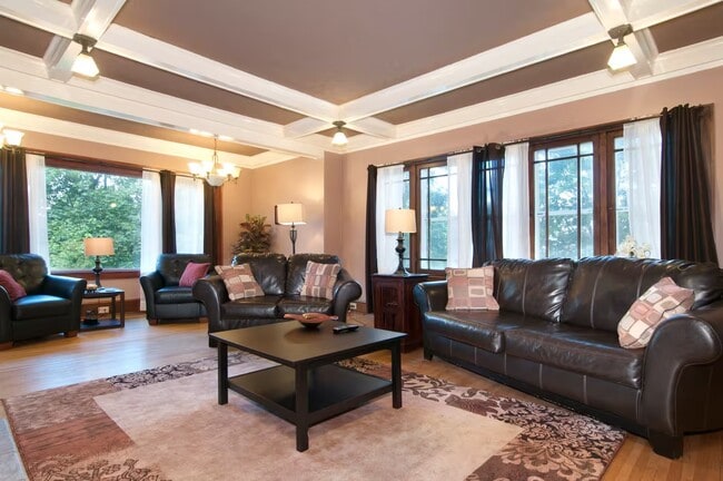 621 Kenwood Pky, Unit 2nd floor apartment