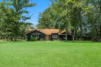 62 Greenbriar Dr in Conroe, TX - Building Photo - Building Photo