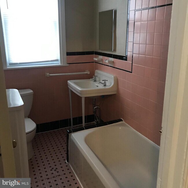 1223 N 29th St-Unit -2 REAR in Philadelphia, PA - Foto de edificio - Building Photo