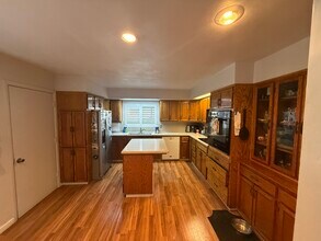 1618 W Locust St in Lodi, CA - Building Photo - Building Photo