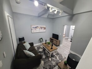 2818 N Capitol Ave, Unit 3 in Indianapolis, IN - Building Photo - Building Photo