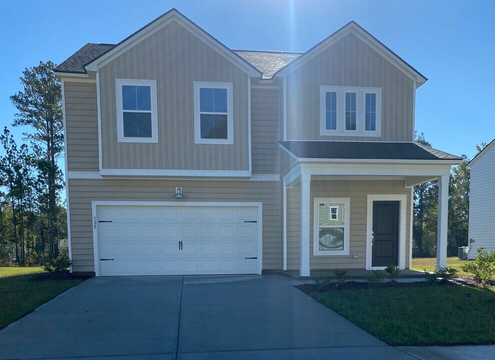 128 Barefoot Dr in Bloomingdale, GA - Building Photo