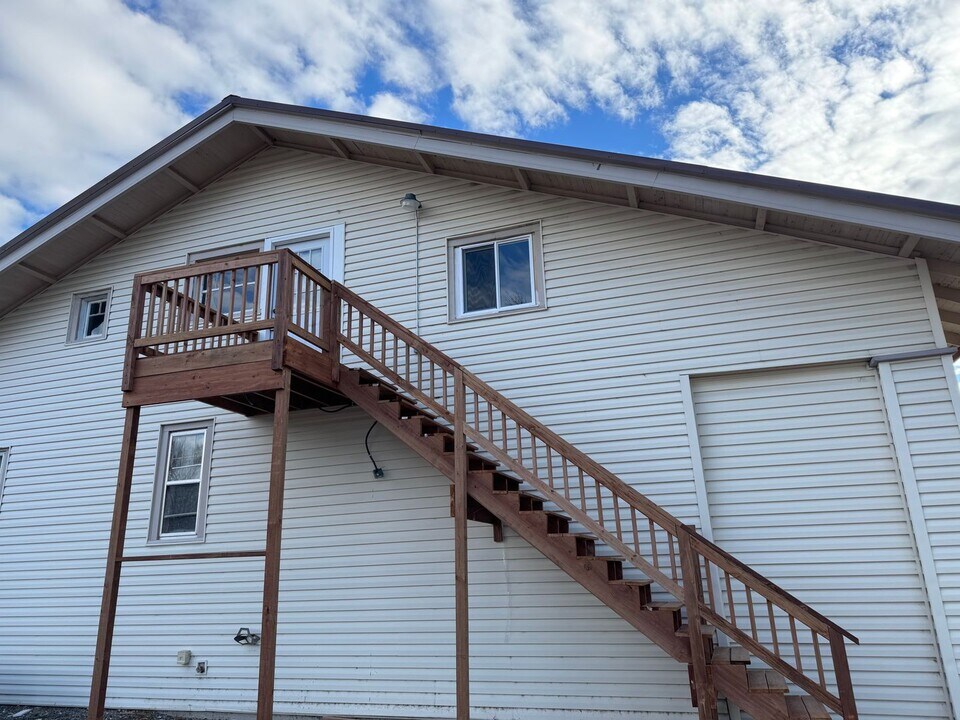 708 E 2nd Ave N in Columbus, MT - Building Photo