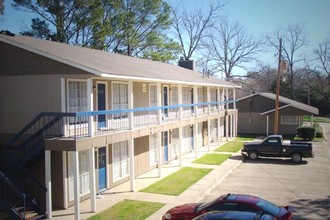 Hermitage Apartments in Alexandria, LA - Building Photo - Building Photo