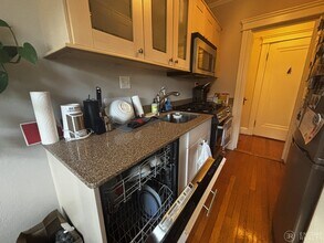 110 Riverway, Unit 1 in Boston, MA - Foto de edificio - Building Photo