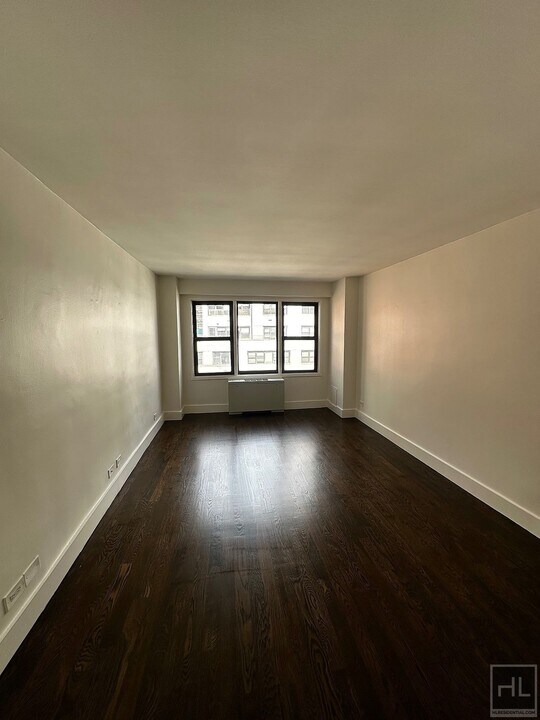 EAST 63 STREET in New York, NY - Building Photo