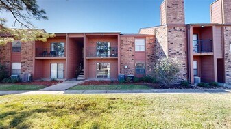 904 University Oaks Blvd, Unit 59 in College Station, TX - Building Photo