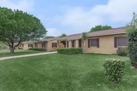 Kingswood Village Apartments in Edinburg, TX - Building Photo - Building Photo