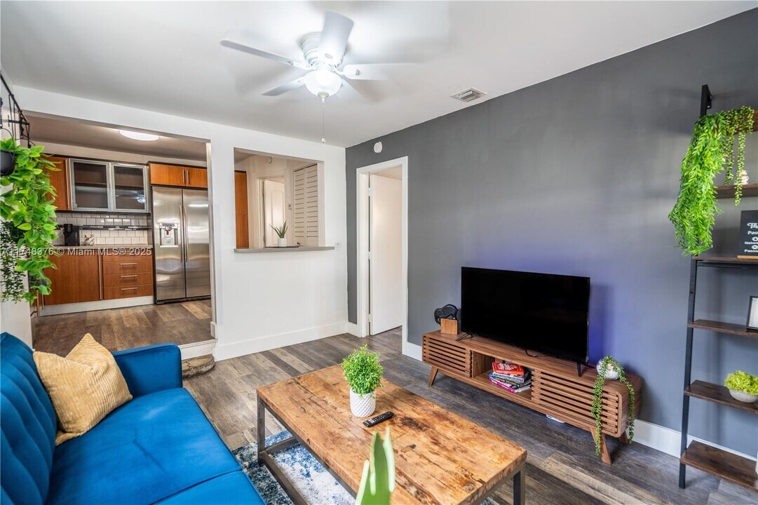 2631 NW 24th Ave-Unit -3 in Miami, FL - Building Photo