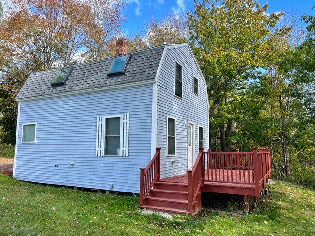 28 Robbins Rd