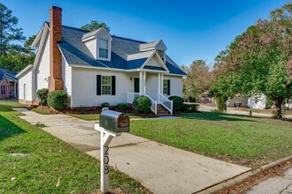 208 Forest Grove Ln in Columbia, SC - Building Photo - Building Photo