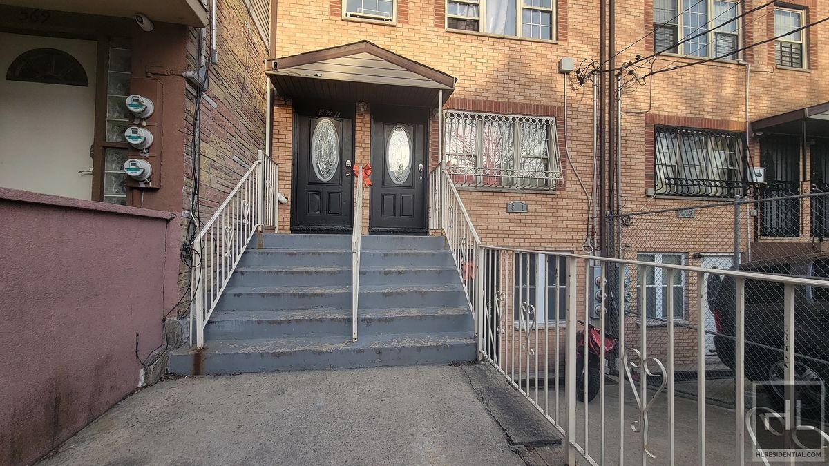 571 Jerome St-Unit -2 in Brooklyn, NY - Building Photo