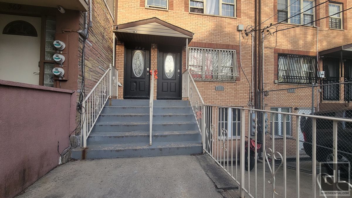 571 Jerome St in Brooklyn, NY - Building Photo