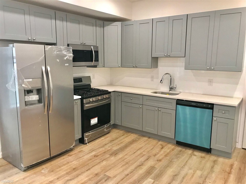 742 S 4th St in Philadelphia, PA - Foto de edificio