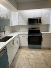550 SW 137th Ave in Pembroke Pines, FL - Building Photo - Building Photo