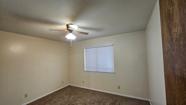3507 S Oak View Dr in Visalia, CA - Foto de edificio - Building Photo