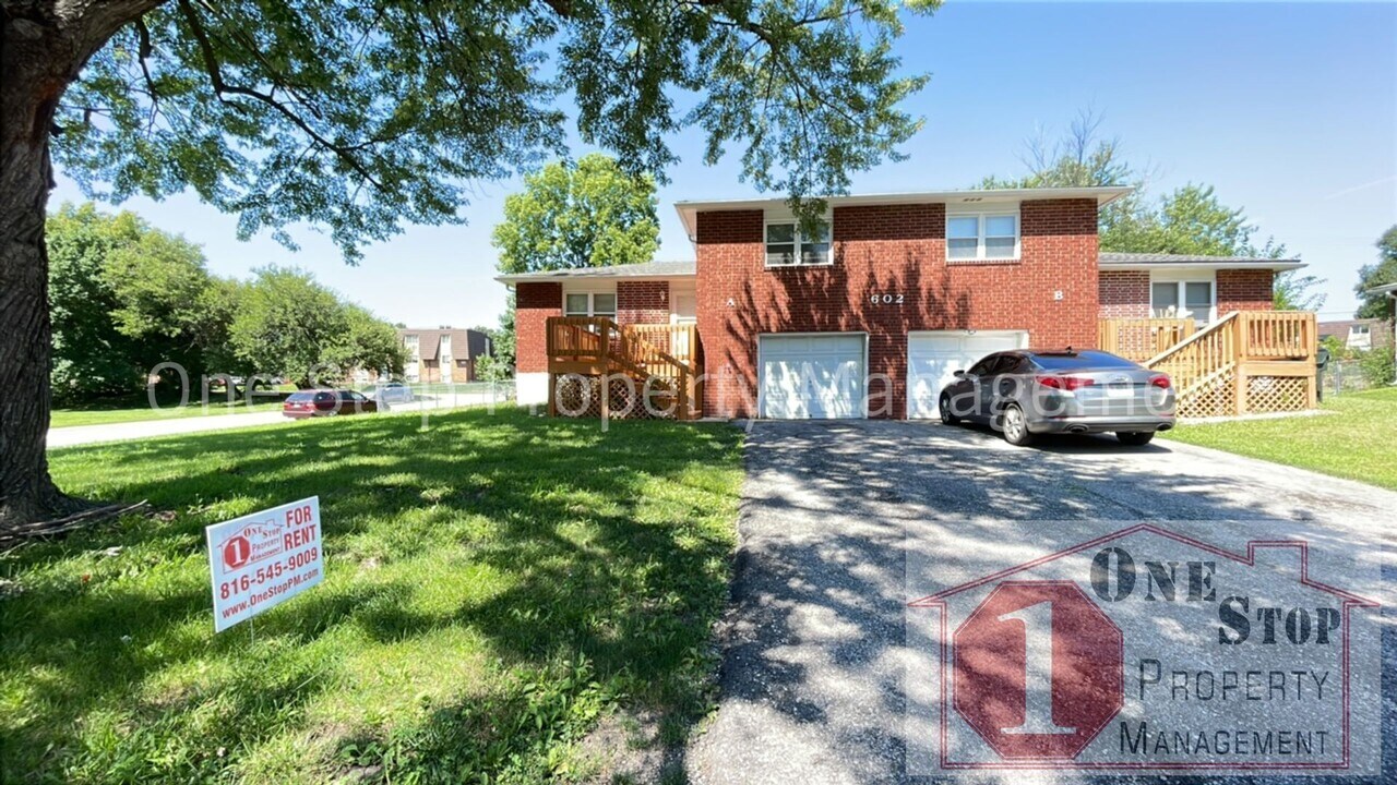 602 NE Florence Ave in Lee's Summit, MO - Foto de edificio