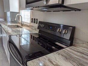 5819 Coventry Dr in Tampa, FL - Building Photo - Building Photo