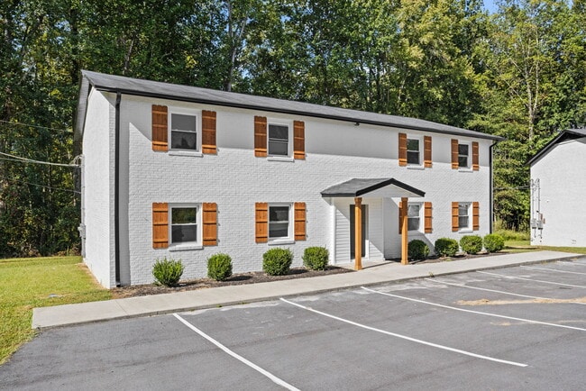 Green Forest Apartments in Liberty, SC - Foto de edificio - Building Photo
